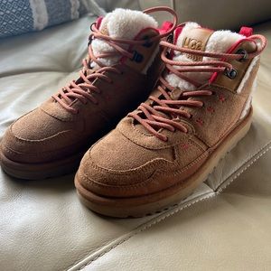 UGG highland hi heritage suede, size 8